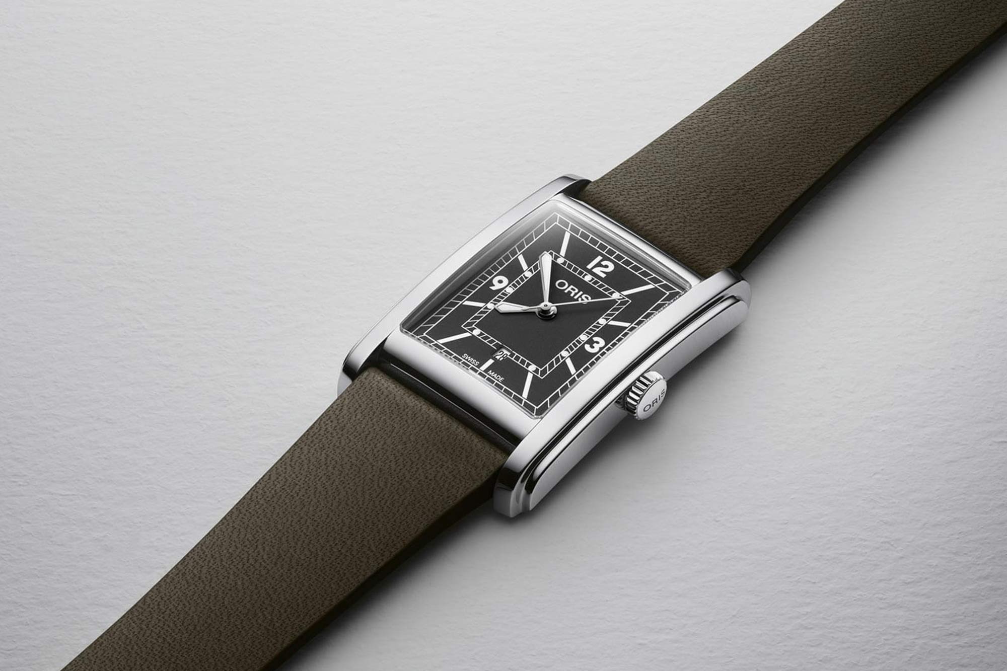 豪利时手表采用新矩形的装饰艺术风格