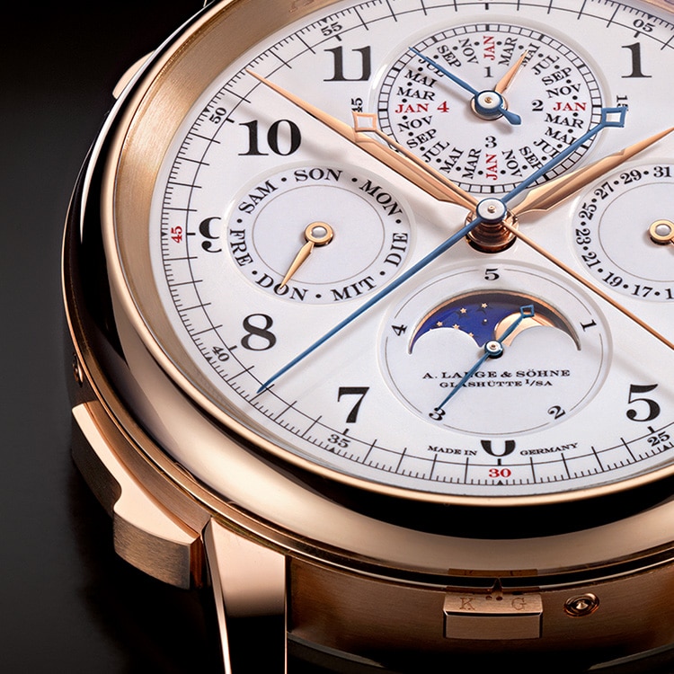 The GRAND COMPLICATION in pink gold has a diamater of 50 mm and a height of 20.3 mm.